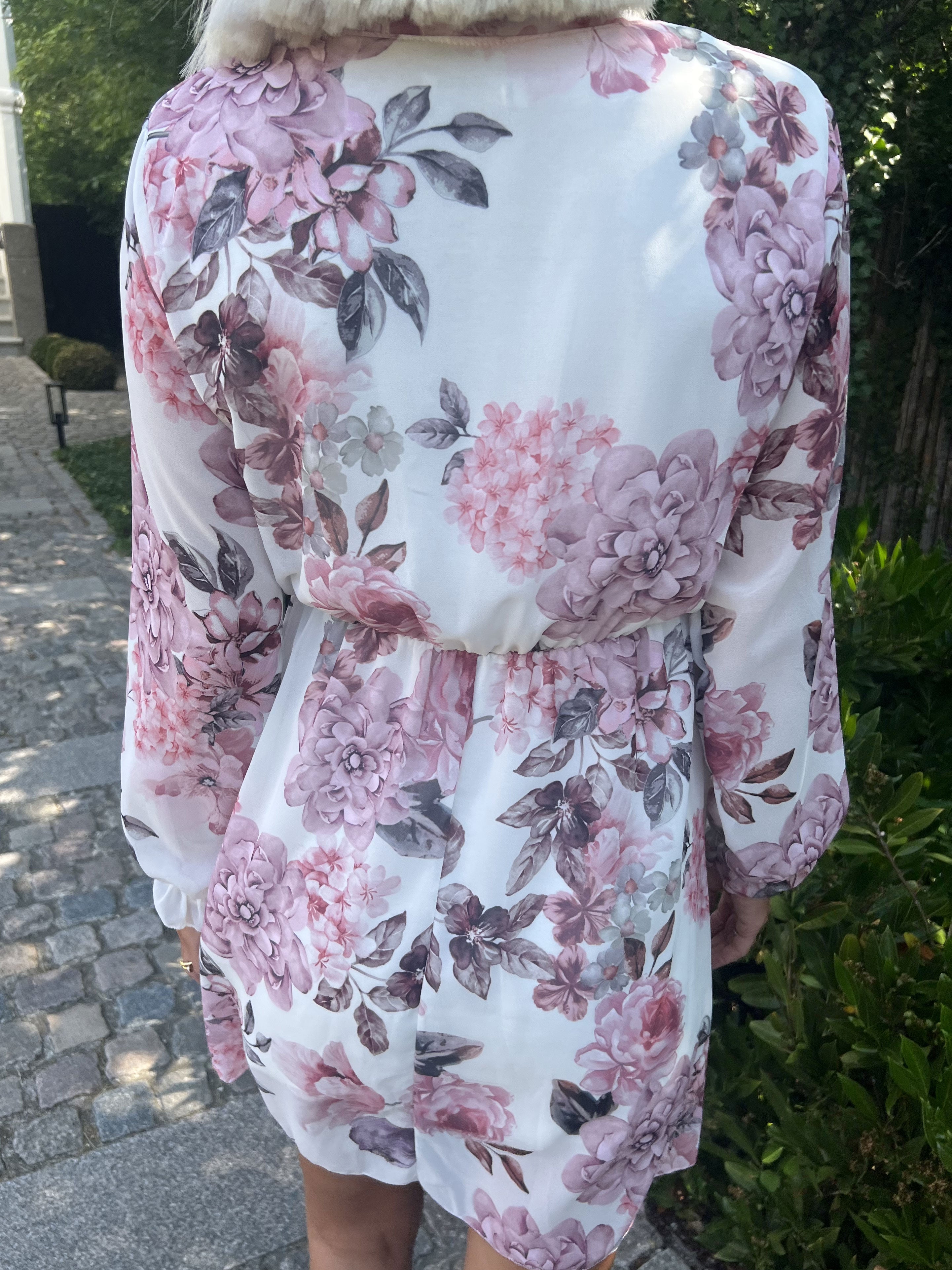 Caramella - Söt sommarklänning i chiffong med blommönster - Rose